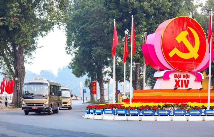 国防部机动车与运输局会同有关单位，调集全军286名干部、驾驶员及121辆各类车辆执行任务。