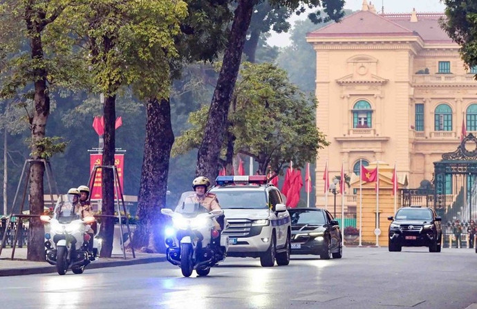 各代表团迎送引导方案按计划实施，确保安全有序。