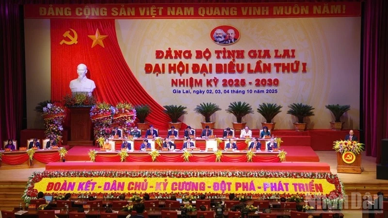 越共嘉莱省第一次代表大会闭幕式。