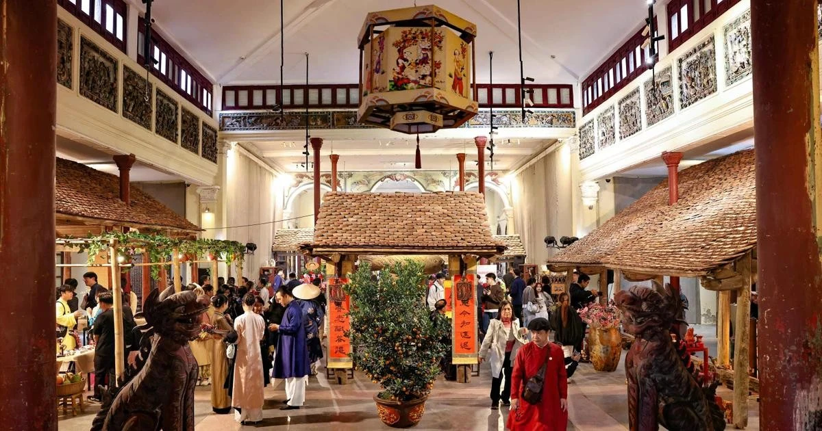 在2026年“越南春节-古街年味”活动框架下，银行街22号遗迹空间首次被选作再现越南北部平原春节及春节集市场景的空间。