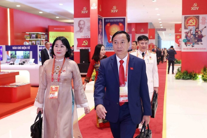 出席越南共产党第十四次全国代表大会的代表。