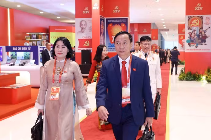 出席越南共产党第十四次全国代表大会的代表。