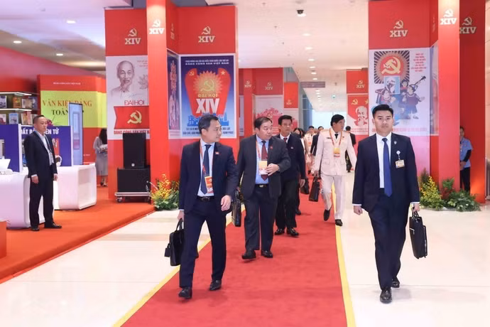 出席越南共产党第十四次全国代表大会的代表。