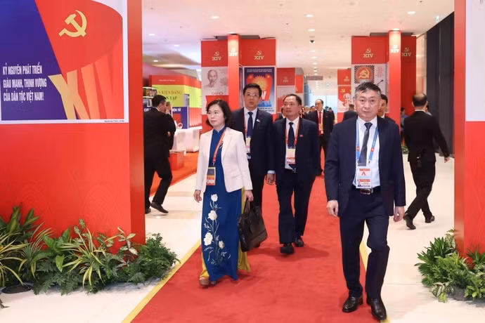 出席越南共产党第十四次全国代表大会的代表。