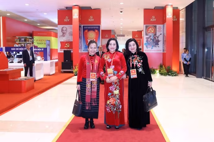 出席越南共产党第十四次全国代表大会的代表。