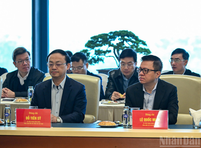 各位代表出席会议。