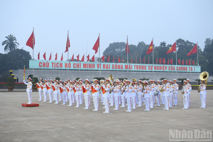 军乐团在巴亭广场举行仪式。
