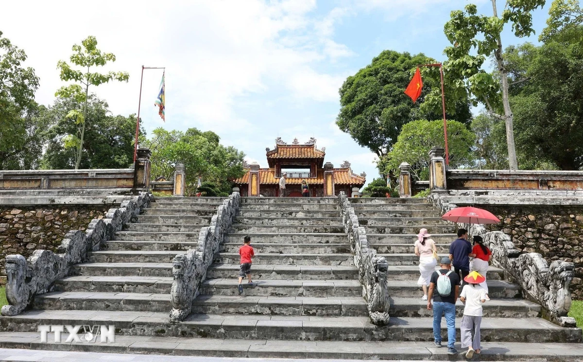 顺化市的旅游景点吸引众多游客。（图片来源：越通社）