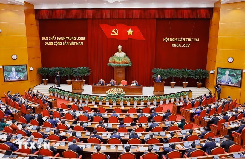 3月24日，越南共产党第十四届中央委员会第二次全体会议进入第二天议程。