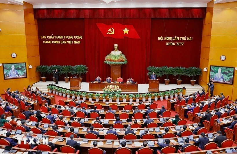 3月24日，越南共产党第十四届中央委员会第二次全体会议进入第二天议程。
