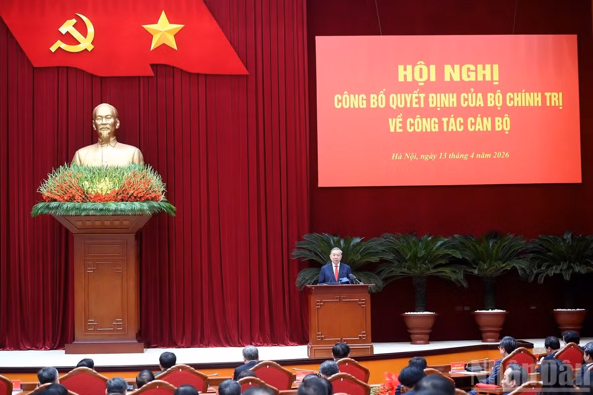 越共中央总书记、越南国家主席苏林主持会议。