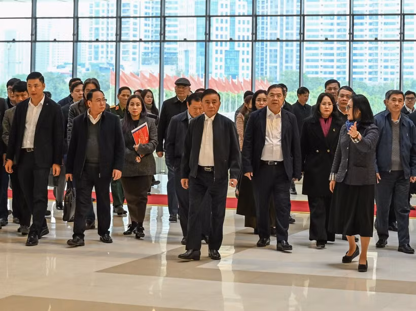 越共中央政治局委员、中央书记处常务书记陈锦秀率工作代表团赴国家会议中心检查越南共产党第十四次全国代表大会筹备工作。（维灵 摄）