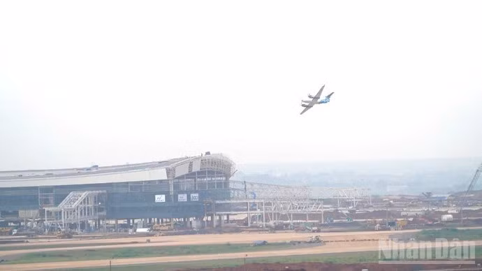 9月26日，比奇空中国王300系列飞机在隆城机场执行了校准飞行任务。