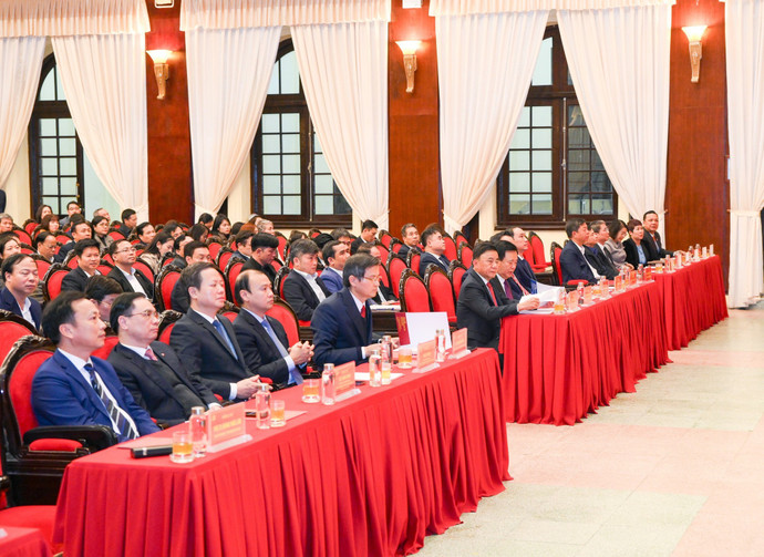 越共中央书记处书记陈锦秀以及各位代表出席仪式。